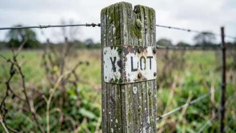 Jak ustalić właściciela nieruchomości bez księgi wieczystej